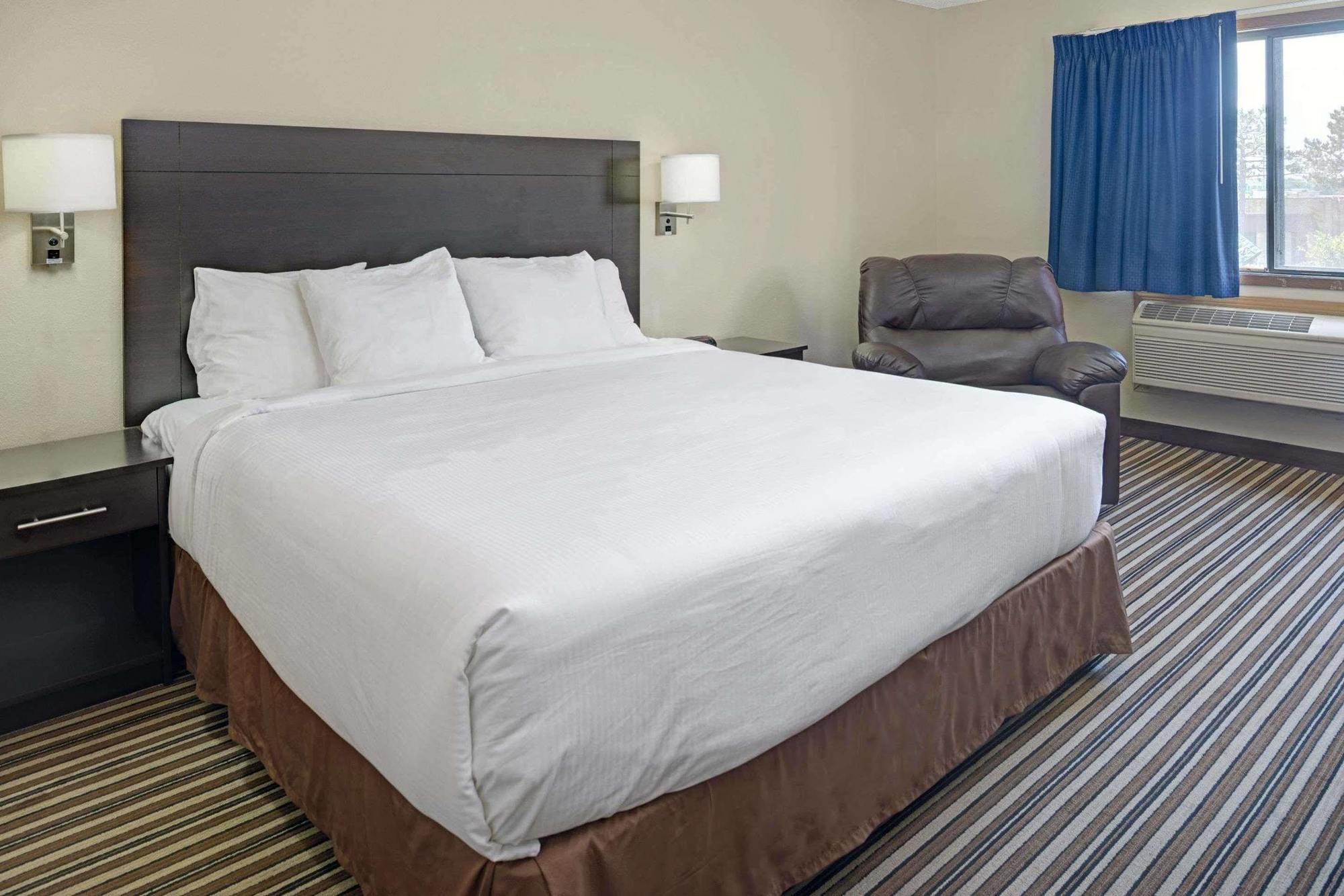Super 8 By Wyndham Omaha I-80 West Hotel Exterior photo